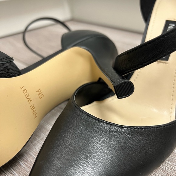 Nine West pointy toe classic pump, black leather upper, US Women Size 5 - Picture 6 of 10